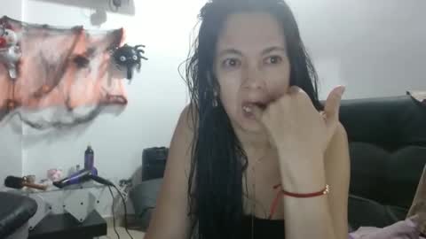 Snapshot of cecihotty4u chatting on 25, 10, 2025 ceci online show from 25, 10, 2025