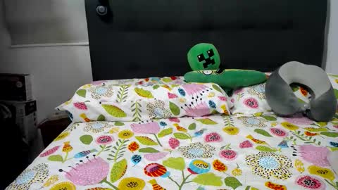 Snapshot of cecihotty4u chatting on 26, 11, 2025 ceci online show from 26, 11, 2025