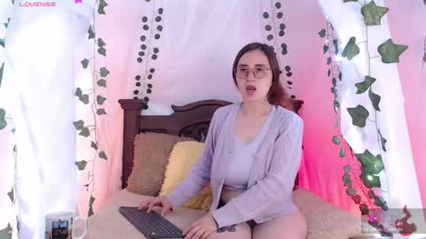 Hello guys my name is Sofi and Lizzie and  Vanessa online show from 19, 2, 2025