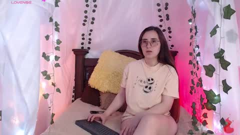 Hello guys my name is Sofi and Lizzie and  Vanessa online show from 26, 2, 2025