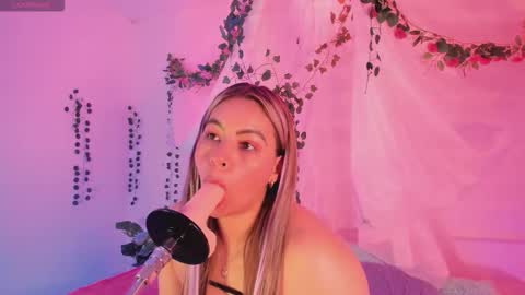 Hello guys my name is Sofi and Lizzie and  Vanessa online show from 12, 11, 2025