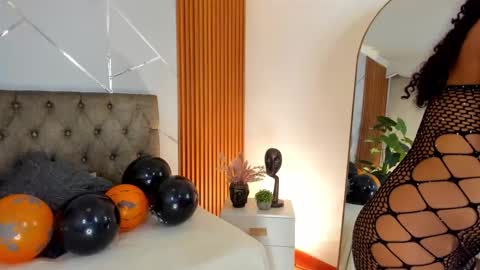 CHAARLOTTEE online show from 11, 10, 2025