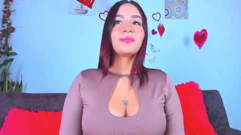  Chanel Parker  online show from 25, 2, 2025