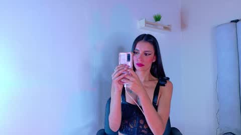 Snapshot of chaneladamss_ chatting on 13, 10, 2025 C H A N E L online show from 13, 10, 2025