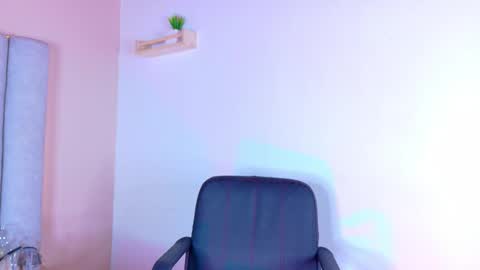 Snapshot of chaneladamss_ chatting on 16, 10, 2025 C H A N E L online show from 16, 10, 2025