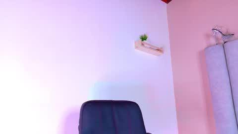 Snapshot of chaneladamss_ chatting on 21, 10, 2025 C H A N E L online show from 21, 10, 2025