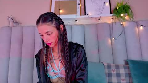 Snapshot of chaneladamss_ chatting on 22, 10, 2025 C H A N E L online show from 22, 10, 2025