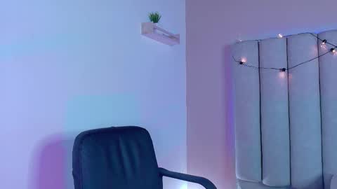 Snapshot of chaneladamss_ chatting on 10, 11, 2025 C H A N E L online show from 10, 11, 2025