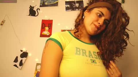 Snapshot of chantal_leon chatting on 22, 10, 2025 online show from 22, 10, 2025