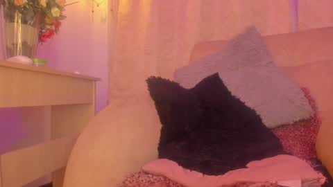 Chantall online show from 6, 12, 2024