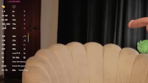 Chantall online show from 8, 10, 2025