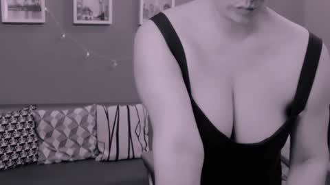 The Queen online show from 8, 12, 2024