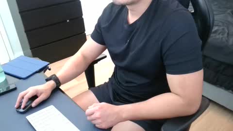 Snapshot of charliekkw chatting on 23, 11, 2025 charliekkw online show from 23, 11, 2025