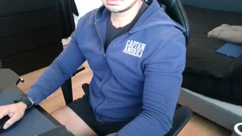 Snapshot of charliekkw chatting on 14, 12, 2025 charliekkw online show from 14, 12, 2025