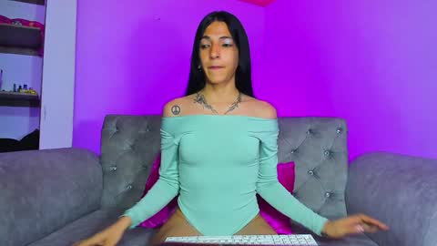 Snapshot of charlot_sanchez chatting on 23, 12, 2024 lot online show from 23, 12, 2024