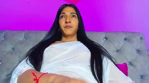 Snapshot of charlot_sanchez chatting on 25, 12, 2024 lot online show from 25, 12, 2024