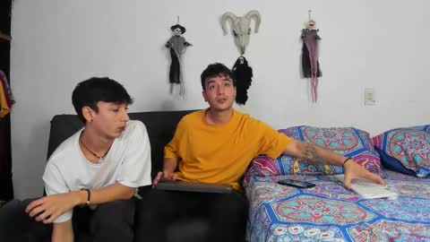 Snapshot of charlot_sanchez chatting on 28, 10, 2025 lot online show from 28, 10, 2025