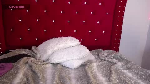 charlotte1_ls online show from 28, 12, 2024