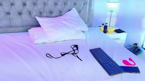 Snapshot of charlotte_etthan chatting on 22, 1, 2025 Charlotte online show from 22, 1, 2025