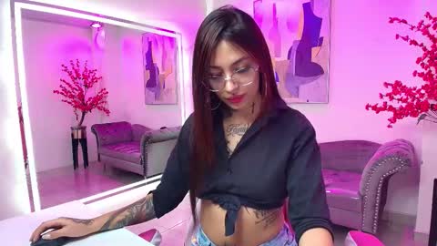 Snapshot of charlotte_etthan chatting on 16, 10, 2025 Charlotte online show from 16, 10, 2025