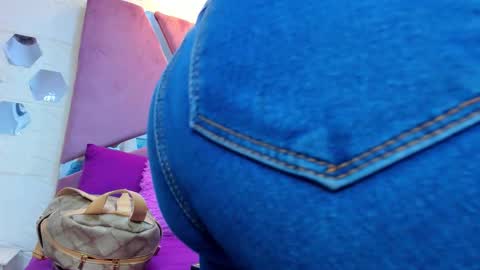 Snapshot of charlotte_icee chatting on 22, 10, 2025 Charlotte Icee online show from 22, 10, 2025