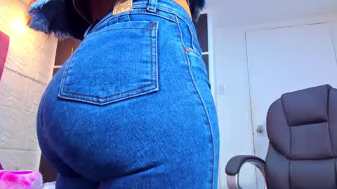 Snapshot of charlotte_icee chatting on 14, 11, 2025 Charlotte Icee online show from 14, 11, 2025