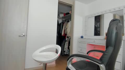 Snapshot of charlotte_tiller chatting on 14, 1, 2026 Yuli online show from 14, 1, 2026