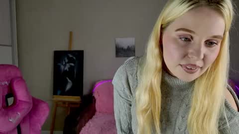 charming_cutie_ online show from 12, 9, 2025