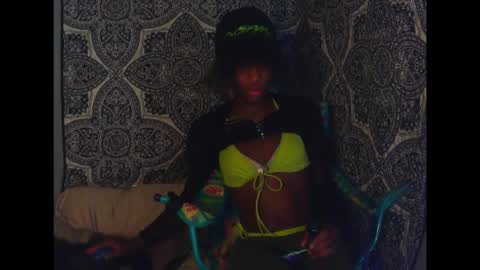 Snapshot of charr1barr chatting on 25, 1, 2025 Miss Chocolate online show from 25, 1, 2025