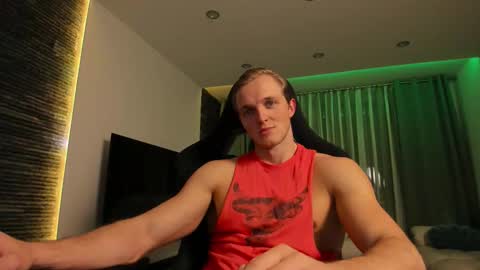 Snapshot of chasereed_ chatting on 5, 11, 2025 Chase Reed online show from 5, 11, 2025