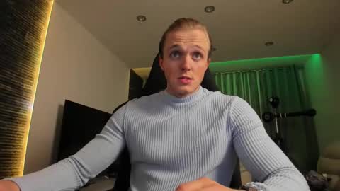 Snapshot of chasereed_ chatting on 13, 12, 2025 Chase Reed online show from 13, 12, 2025