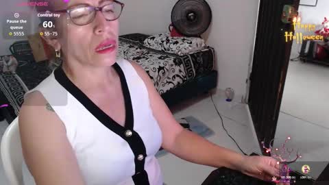 Snapshot of chayla_ruiz chatting on 27, 10, 2025 CHAYLA VICTORIA RUIZ online show from 27, 10, 2025