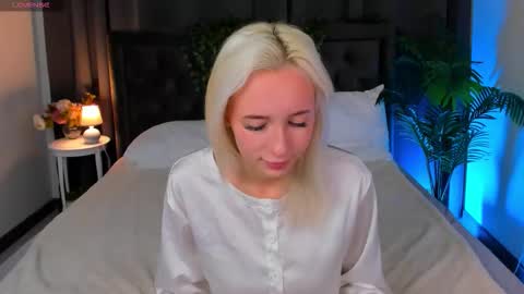 Snapshot of cheezy_cream chatting on 3, 12, 2025 cheezy_cream online show from 3, 12, 2025