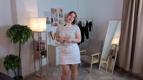 Snapshot of cherellehowieson chatting on 20, 10, 2025 Pauline its my first day online show from 20, 10, 2025