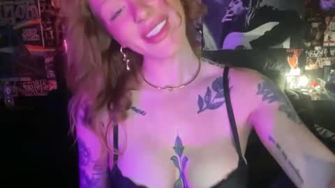 Snapshot of cherriesinchains chatting on 27, 11, 2025 Cherry online show from 27, 11, 2025