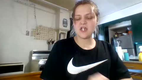 Snapshot of cherrybomb454 chatting on 4, 12, 2025 cherrybomb454 online show from 4, 12, 2025