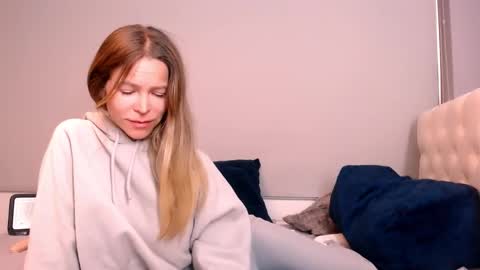 Snapshot of cherrycoloured chatting on 20, 10, 2025 Anna online show from 20, 10, 2025