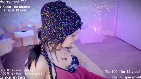 Snapshot of cherrycrush chatting on 24, 9, 2025 Cherry Crush  online show from 24, 9, 2025