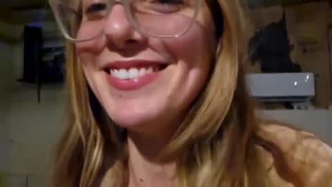 Snapshot of chezzaluna chatting on 2, 12, 2024 Chezza online show from 2, 12, 2024