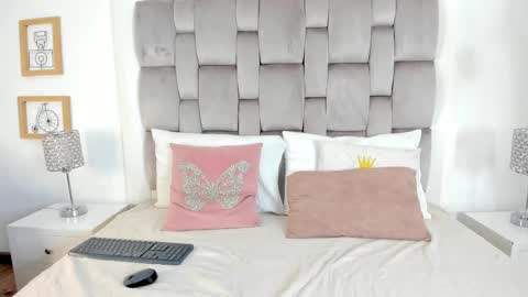 Snapshot of chikibom28 chatting on 26, 10, 2025 Chiki online show from 26, 10, 2025