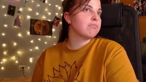 Snapshot of chill_saya chatting on 28, 9, 2025 Saya online show from 28, 9, 2025