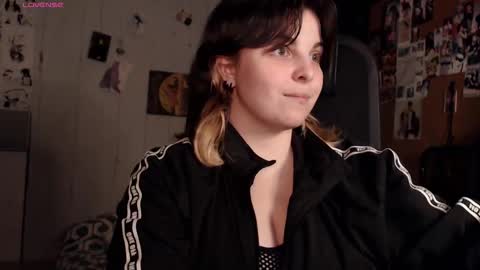 Snapshot of chill_saya chatting on 30, 11, 2025 Saya online show from 30, 11, 2025