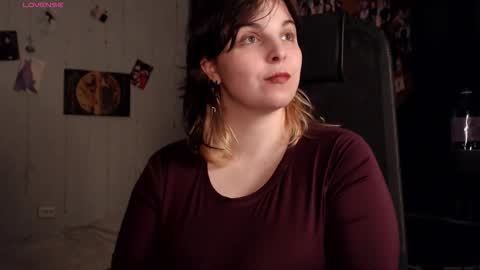 Snapshot of chill_saya chatting on 17, 12, 2025 Saya online show from 17, 12, 2025