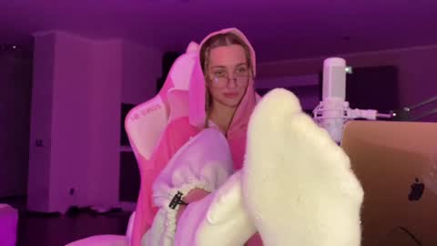 Snapshot of chillgoddess chatting on 14, 12, 2024 Goddess Vika - owner of all ur money online show from 14, 12, 2024