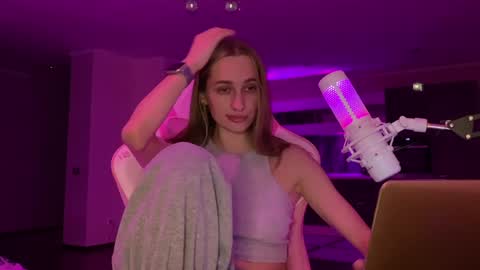 Snapshot of chillgoddess chatting on 25, 12, 2024 Goddess Vika - owner of all ur money online show from 25, 12, 2024