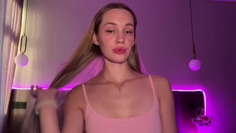 Snapshot of chillgoddess chatting on 21, 10, 2025 Goddess Vika - owner of all ur money online show from 21, 10, 2025