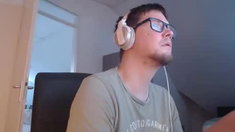 Snapshot of chillzonecam chatting on 8, 9, 2025 chillzonecam online show from 8, 9, 2025