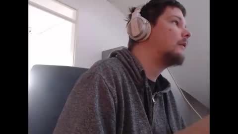 Snapshot of chillzonecam chatting on 4, 10, 2025 chillzonecam online show from 4, 10, 2025