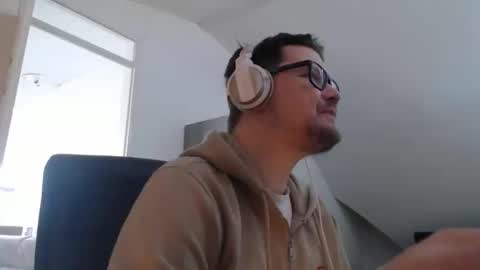 Snapshot of chillzonecam chatting on 27, 10, 2025 chillzonecam online show from 27, 10, 2025