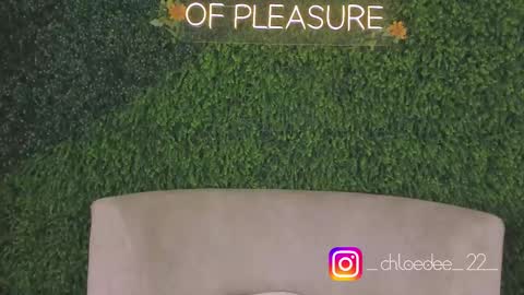 Snapshot of chloe_dee_ chatting on 9, 10, 2025 Chloe online show from 9, 10, 2025